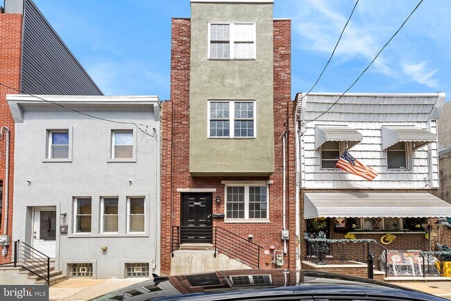 Building Photo - 2139 Latona St
