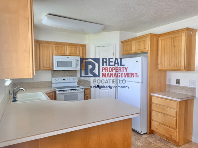 Building Photo - 1586 Dustin Cir