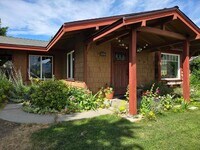 Building Photo - Adorable 2 bedroom house for rent in quiet...