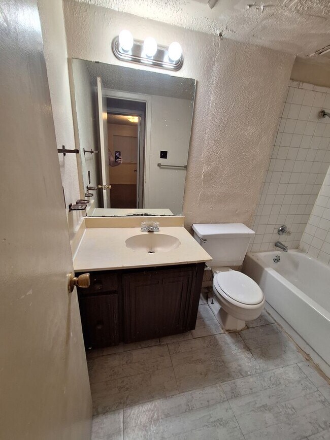 Building Photo - 1 bedroom, 1 bath