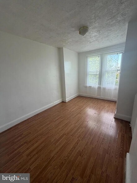 Building Photo - 1515 Dyre St