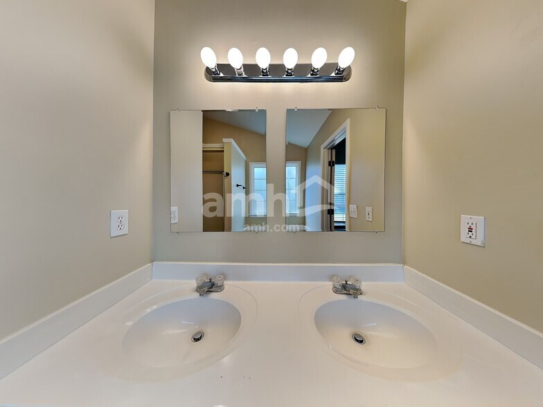 Building Photo - 101 Cobb Hall Ct