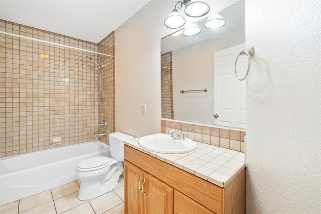 Building Photo - 1005 Canyon Edge Dr