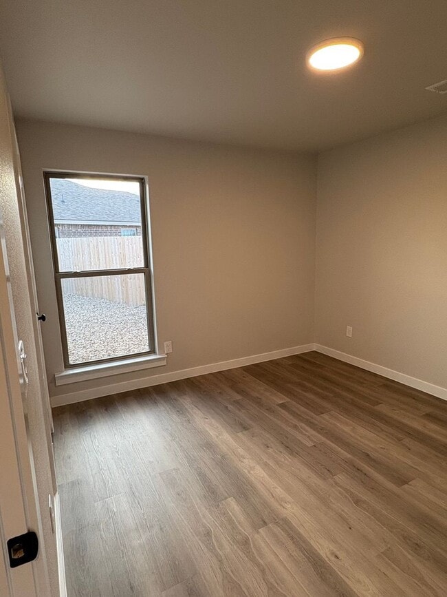 Building Photo - Comfort and Style Blend in Willowbend!