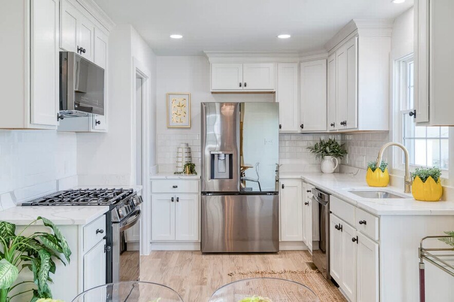 Building Photo - 2716 Lincoln Ave