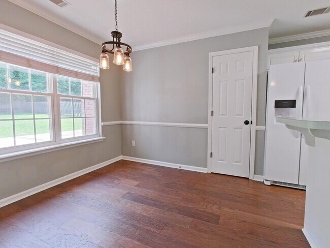 Building Photo - 304 Farmington Dr