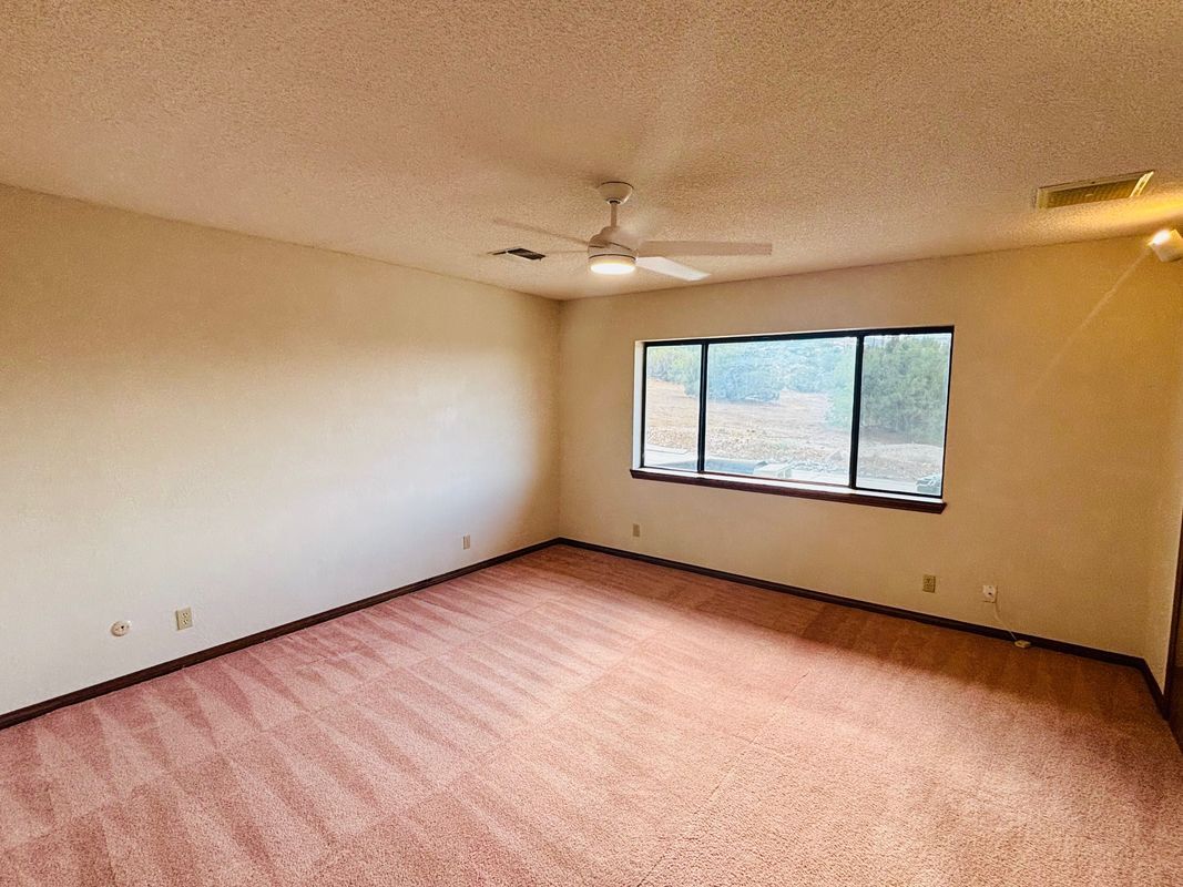 Building Photo - 527 Westlake Dr