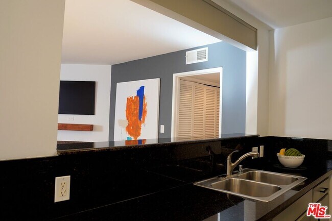 Building Photo - 2016 Euclid St