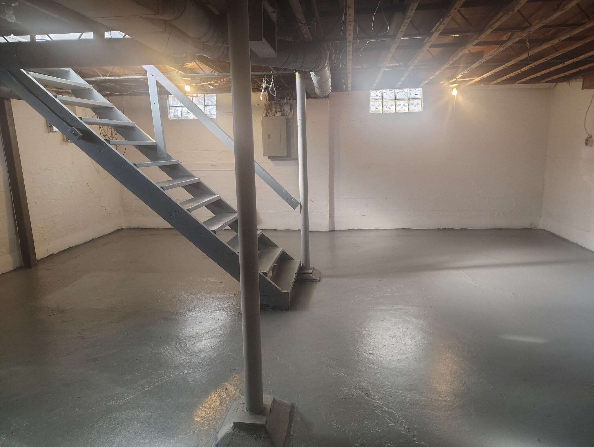 Building Photo - 1936 Shaftesbury Rd