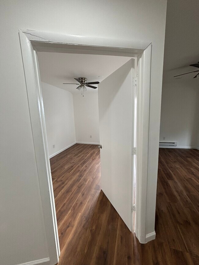 Building Photo - 437 Schwartz Ave