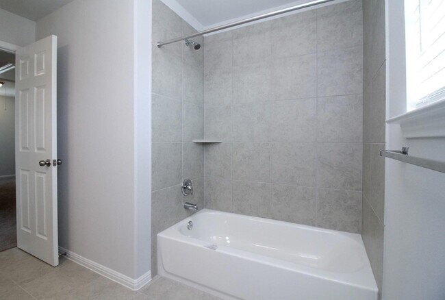 Building Photo - 10305 Forest Grove Dr