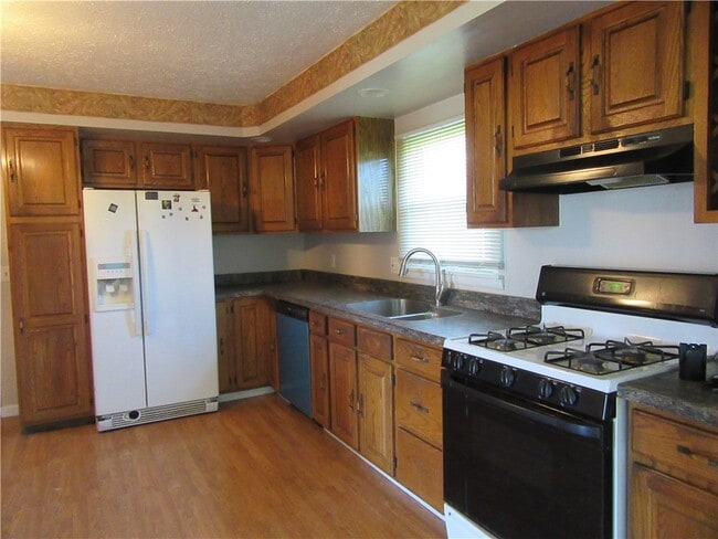 Building Photo - 212 Vollmer Pkwy