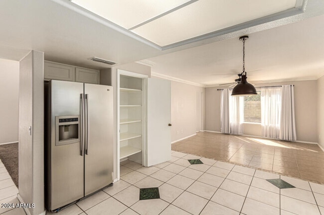 Building Photo - 3223 E Poinsettia Dr
