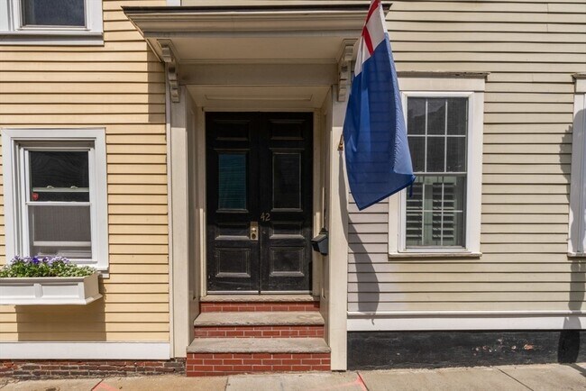 Building Photo - 42 Pleasant St