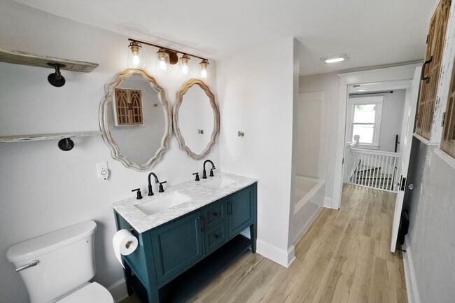 Building Photo - 3 Bedroom Custom Neenah Home