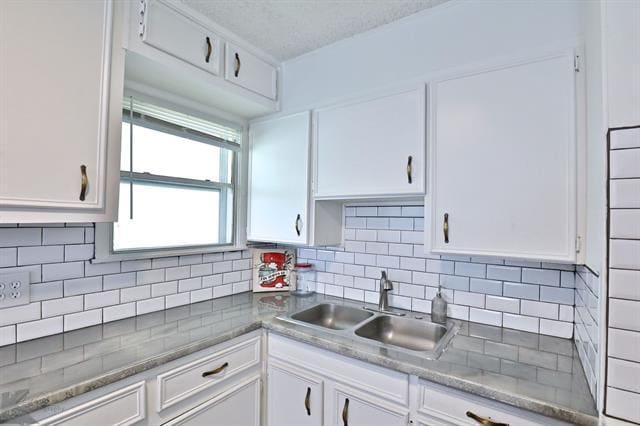 Building Photo - 5489 Encino Rd