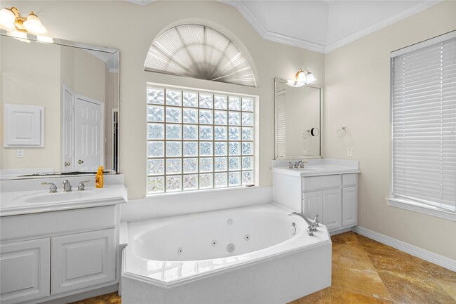 Building Photo - 1510 Meadow Glade Ct