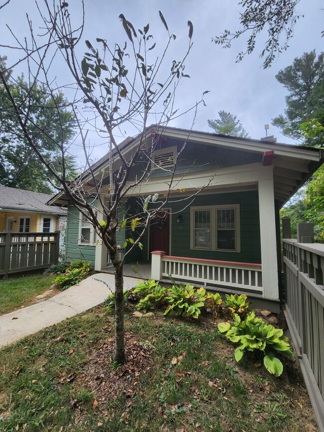 Building Photo - West Asheville Bungalow