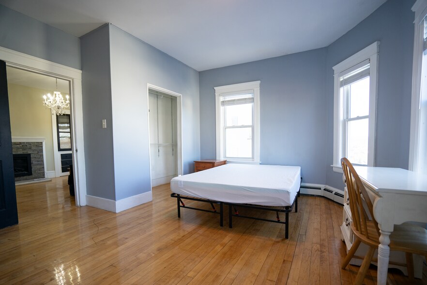 Building Photo - 82 Green Hill Pky