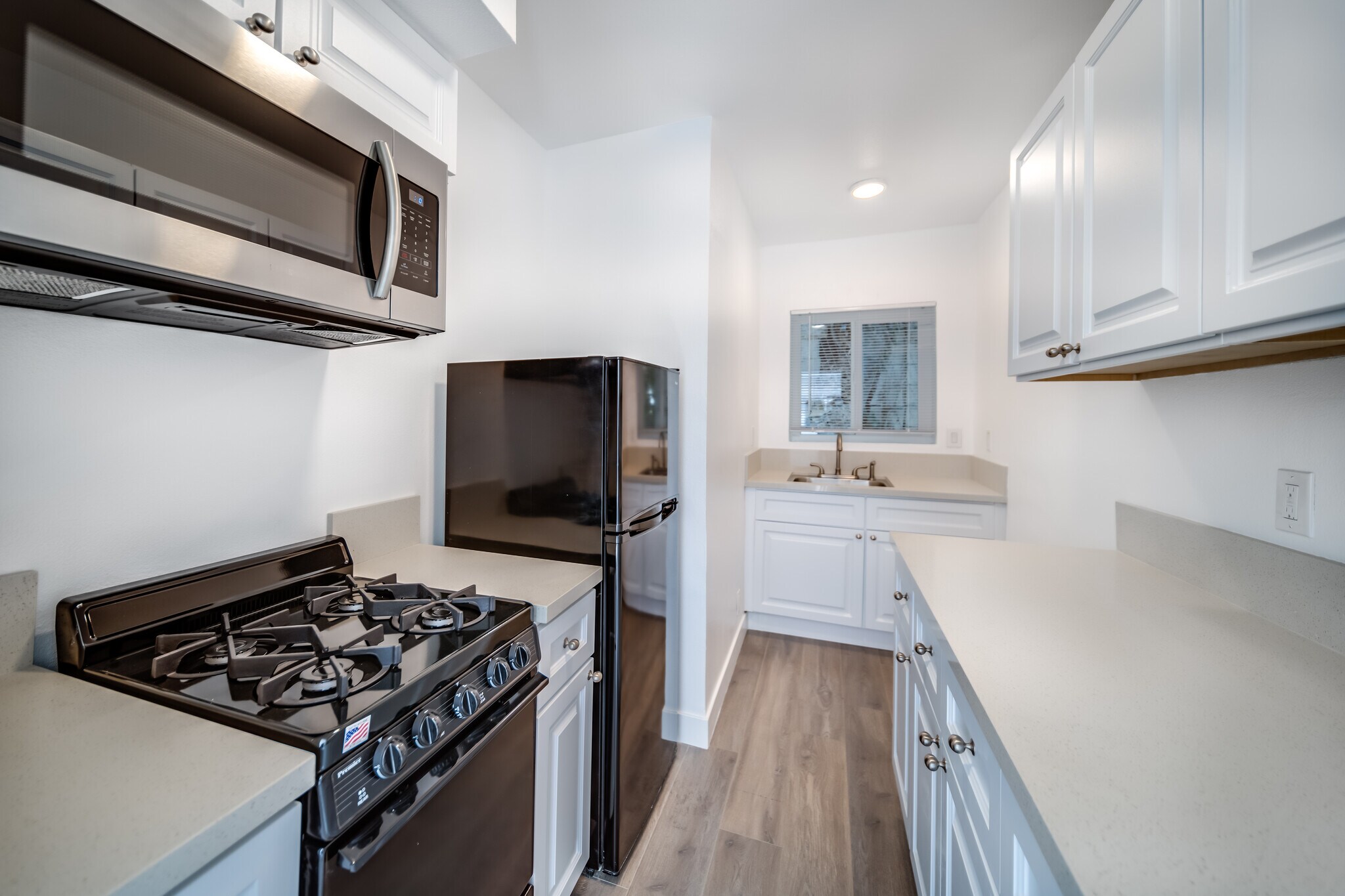 kitchen - 1724 1/2 Rotary Dr