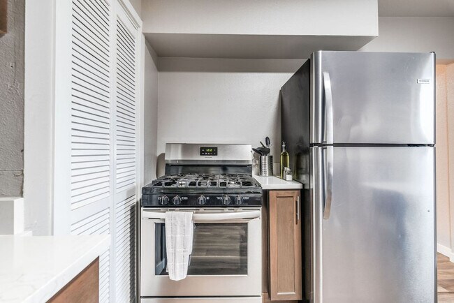 Building Photo - 1818 Court F