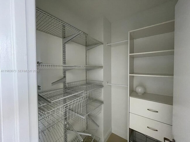 Building Photo - 520 SE 5 Ave