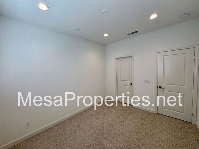 Building Photo - 3645 E Delight Paseo