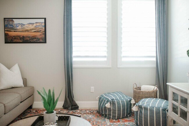 Building Photo - Short term lease options! Spacious Condo in Washington