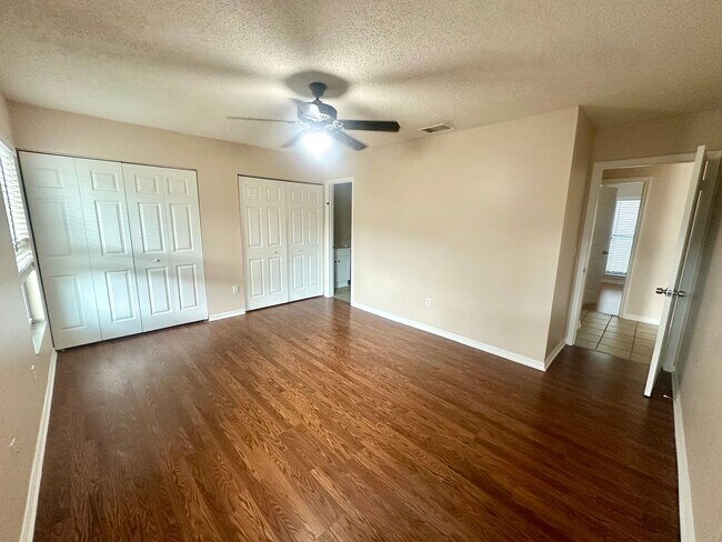Building Photo - Incredible 3 bed 2 bath home in Apopka