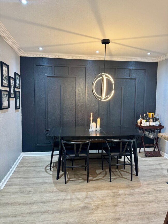 Building Photo - Centrally Located Updated Cape Cod!