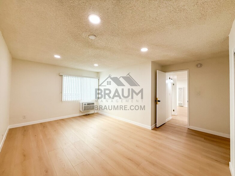 Building Photo - 5461 Kester Ave