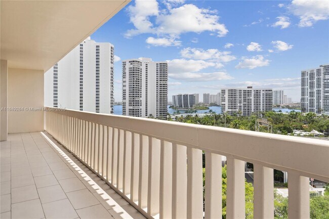Building Photo - 19355 Turnberry Way