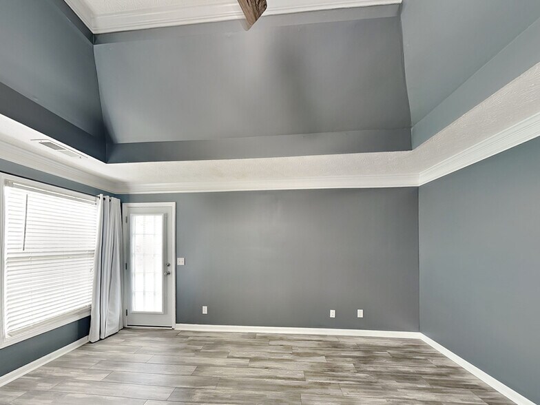 Building Photo - 17 Derby Way NE