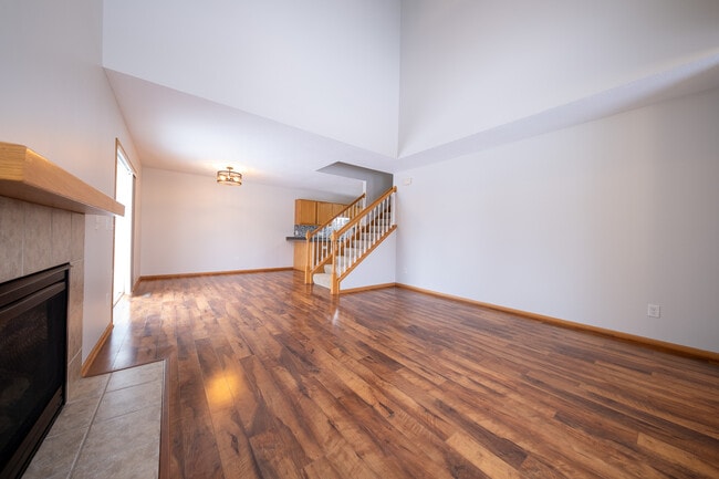 Building Photo - 557 French Ln