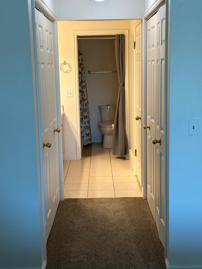 Building Photo - 2244 N Canyon Rd