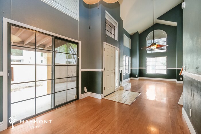 Building Photo - 2033 N Sunset Dr