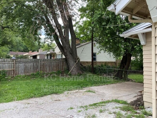 Building Photo - 7542 Harrison St