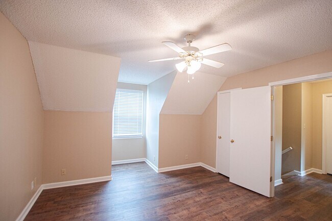 Building Photo - Pet Friendly in Sango!