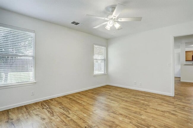 Building Photo - 207 Tolcarne Dr