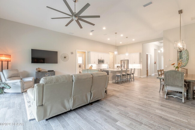 Building Photo - 205 Cyan Ave