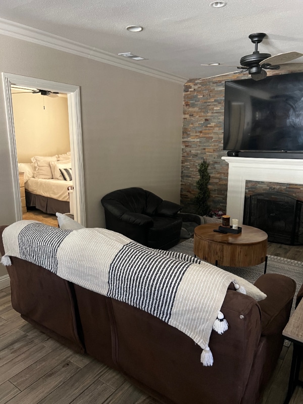 Building Photo - 1128 W Pine St