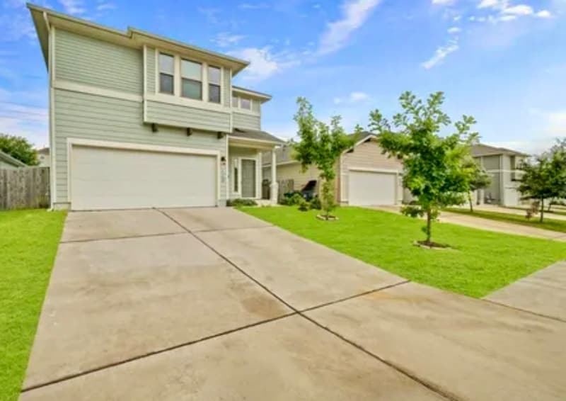 Building Photo - 400 Eagle Brook Ln