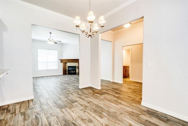 Building Photo - 3104 Loren Dr