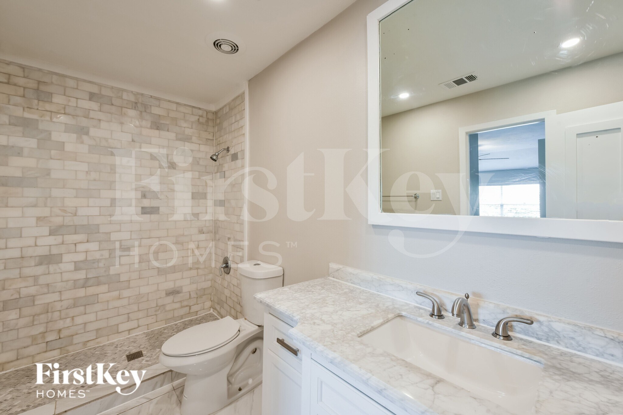 Building Photo - 3603 Canary Dr