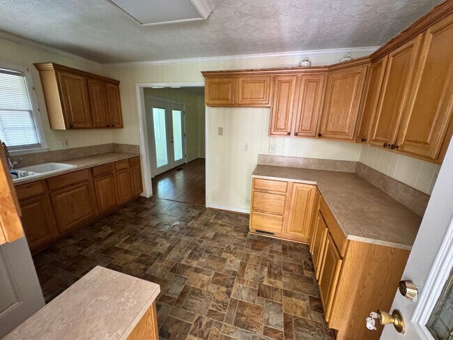 Building Photo - 3018 Delano Pl