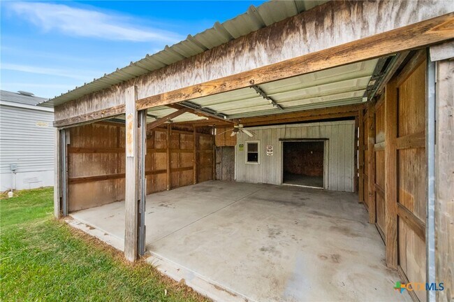 Building Photo - 2676 Pahmeyer Rd