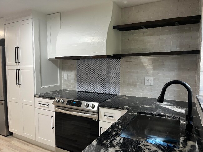 Building Photo - 734 47th St