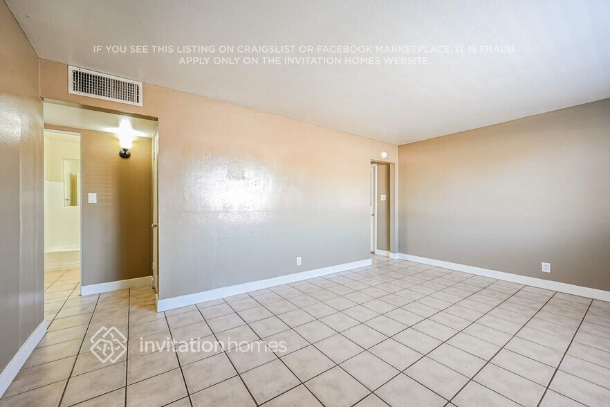 Building Photo - 11207 W Oregon Ave