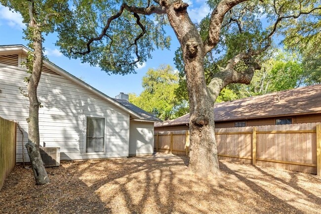 Building Photo - 2518 Howellwood Way