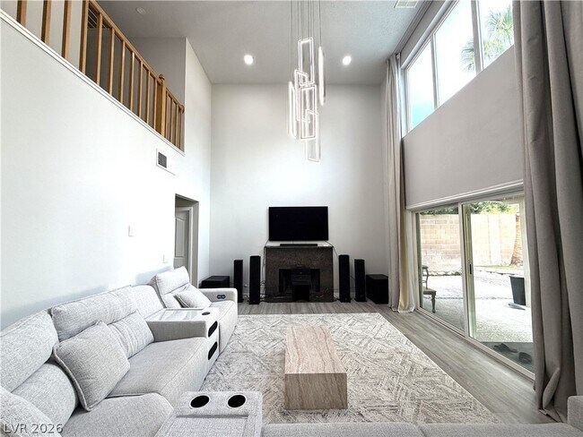 Building Photo - 2724 Monrovia Dr